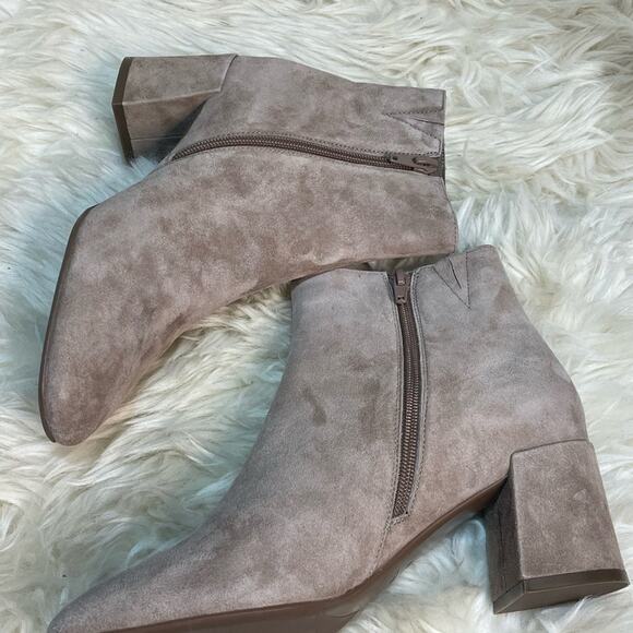 Vanelia Sommet Ankle Boot With 2.5 in Heel NWOT or Box MSRP $250 shoe size 8 - Picture 5 of 6